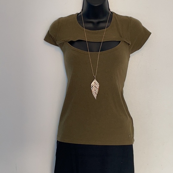 GUESS FACTORY WOMEN'S RANGER GREEN SHORT SLEEVE BLOUSE - Picture 3 of 6